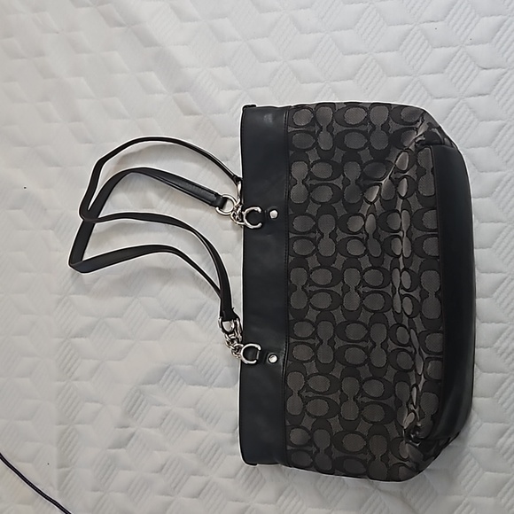 Black coach purse - Picture 2 of 9